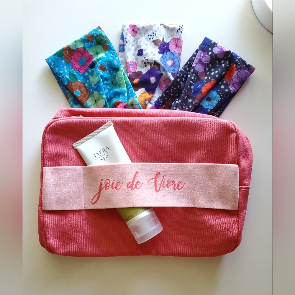 LANCÔME Cosmetic Bag with Goodies 💝